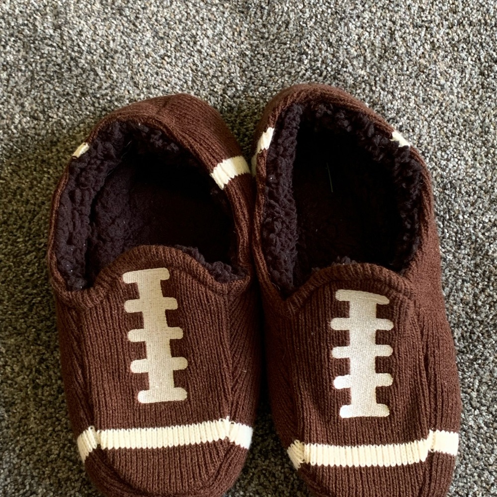 Mens 9-10 super soft warm fuzzy crochet football slippers with Sherpa lining
